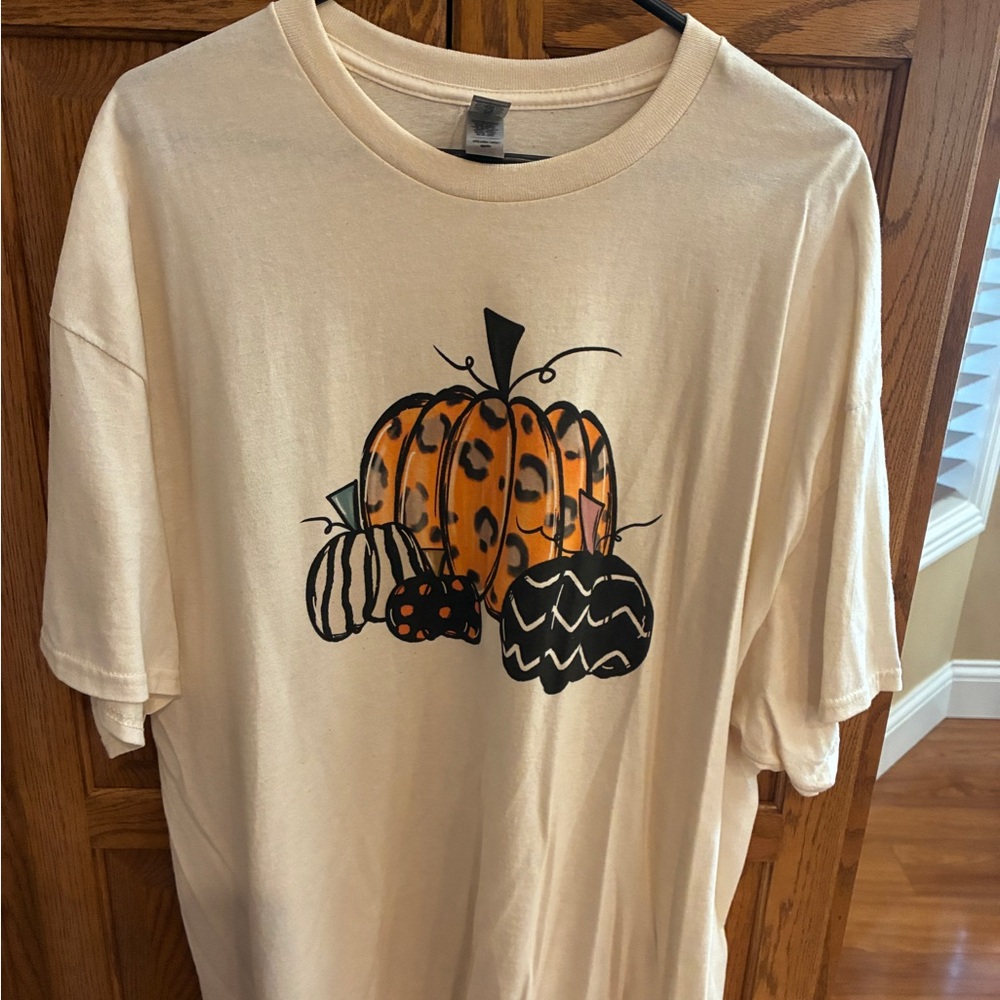 Leopard Pumpkin Graphic Tee - Cream